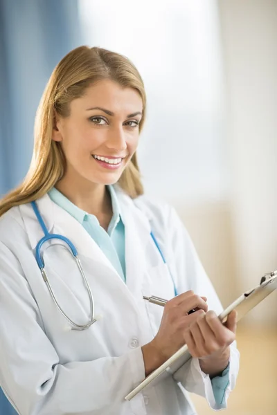 Happy Female Doctor Holding Clipboard — Stock Photo, Image