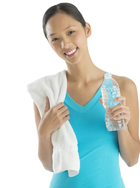 Mujer feliz ajuste con toalla y botella de agua —  Fotos de Stock
