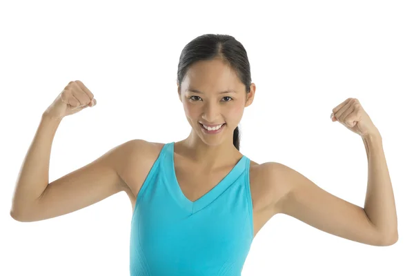 Retrato de mulher feliz Flexing seus músculos — Fotografia de Stock