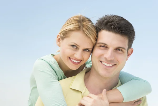 Woman Embracing Man From Behind Against Clear Blue Sky — Stock Photo, Image