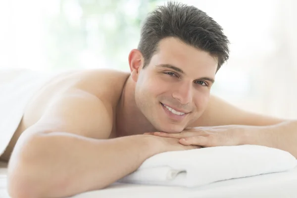 Man Resting On Massage Table At Spa — Stock Photo, Image