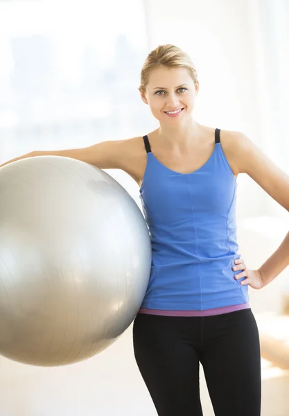 Confident Woman With Pilate In Health Club — Stock Photo, Image