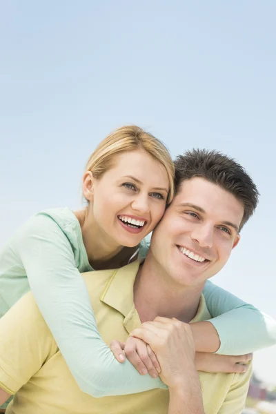 Woman Embracing Man From Behind Against Clear Blue Sky — Stock Photo, Image