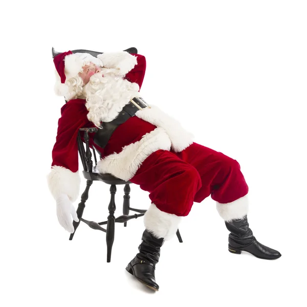 Trött jultomten sitter på stol — Stockfoto