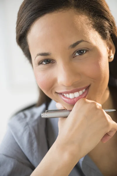 Happy Businesswoman With Hand On Chin — Stock Photo, Image