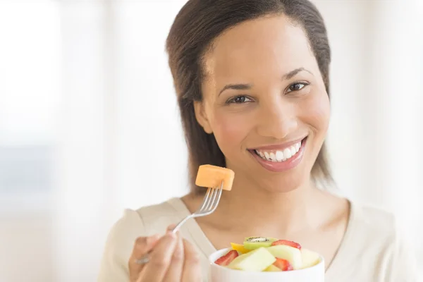 Beautiful Woman With Fruit Salad At Home — Stock Photo, Image