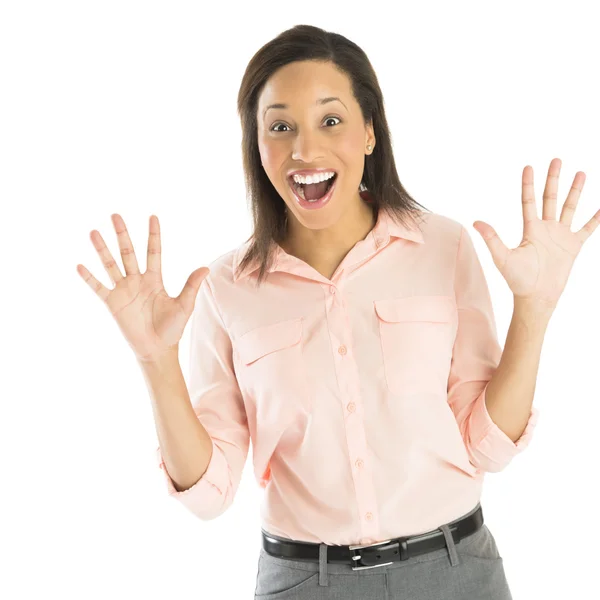 Opgewonden zakenvrouw schreeuwen tegen witte achtergrond — Stockfoto