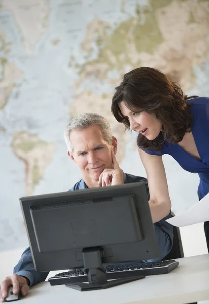 Business Colleagues Working At Office Desk — Stock Photo, Image