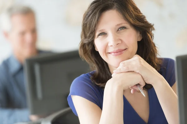 Beautiful Businesswoman Smiling In Office — Stock Photo, Image