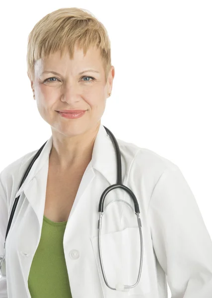 Retrato de doctora confiada sonriendo — Foto de Stock