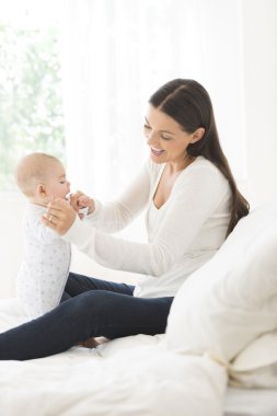 Kablosuz oynayan kadın