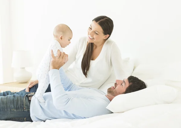 Ouders spelen — Stockfoto