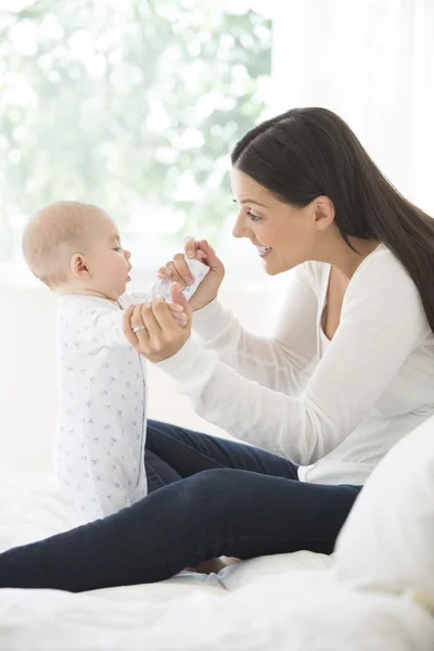 Woman Playing Wi — Stock Photo, Image