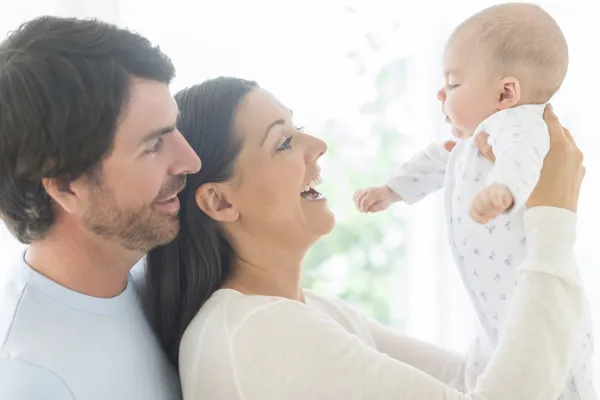 Glückliche junge Menschen — Stockfoto