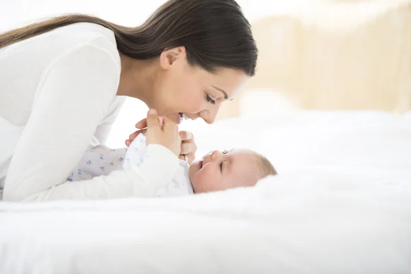 Vrouw spelen wi — Stockfoto