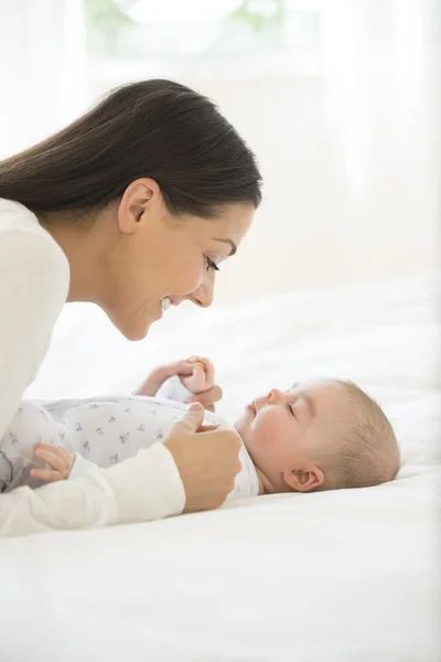 Woman Playing Wi — Stock Photo, Image