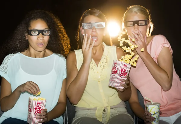 Shocked Teenage Girls Watching 3D Movie In Theater — Stock Photo, Image