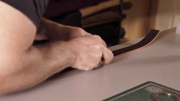 Making a leather belt — Stock Video