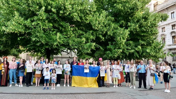 Reunião Ucranianos Contra Guerra Ucrânia Dia Bordado Edutorial Itália Milão Fotografias De Stock Royalty-Free