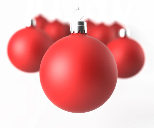 Vértes piros klasszikus karácsonyi labdák — Stock Fotó