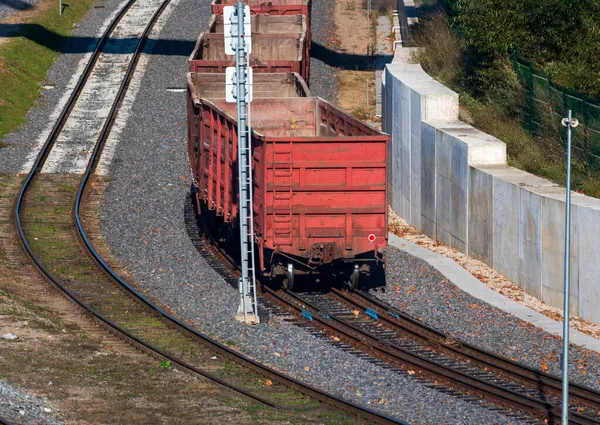 Koniec Pociągu Pustymi Wagonami Dworcu Kolejowym — Zdjęcie stockowe