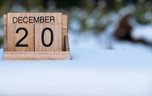 Calendario Madera Del Diciembre Fecha Pie Nieve Aire Libre Naturaleza — Foto de Stock