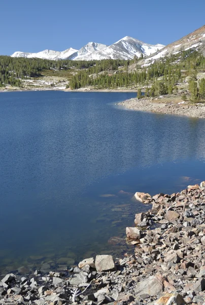 Lago en el paso de Tioga — Foto de Stock