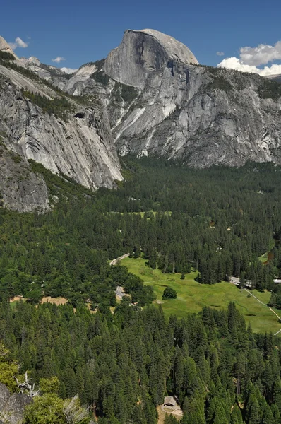Meio Domo e Vale de Yosemite — Fotografia de Stock