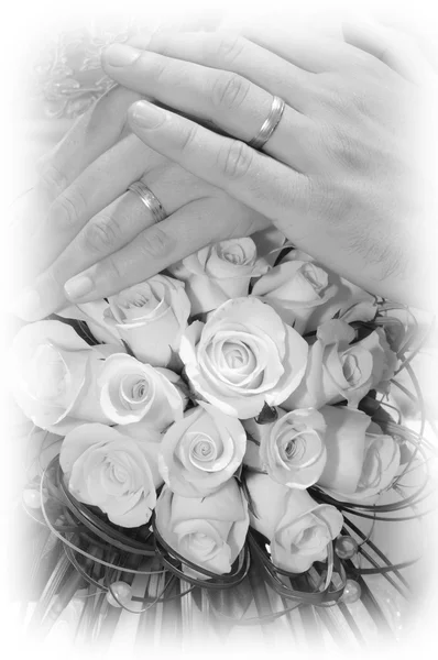 Svatební kytice a kroužky — Stock fotografie