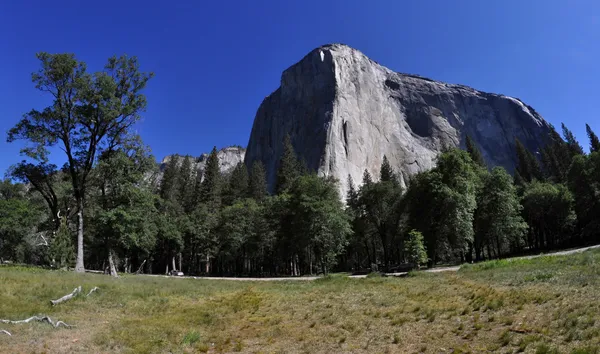 El Capitán en el Parque Nacional Yosemite — Foto de Stock