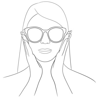 Güneş gözlüğü takan kadın