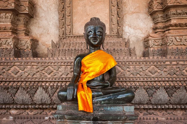 Estatua de bronce de Buda en el Haw Phra Kaew — Foto de Stock