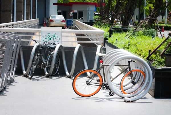 Aparcamiento para bicicletas al aire libre —  Fotos de Stock
