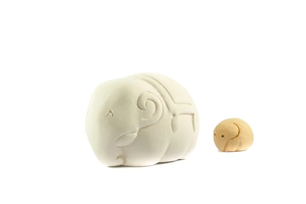 Скульптурна іграшка матері і дитини слона — стокове фото