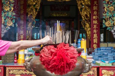 bir Budist tapınağında Çin incenses