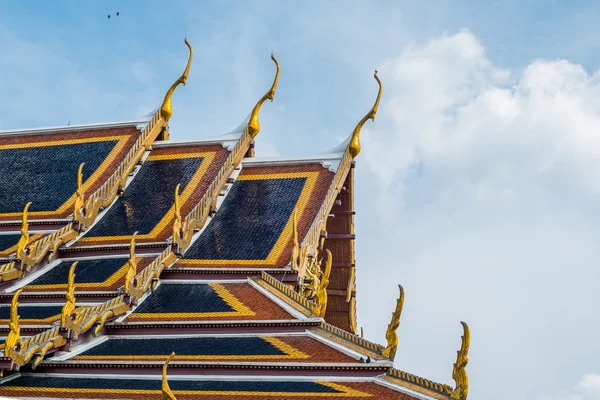 Bangkok, Tailandia - AUG 31: Techo de un templo en Wat Phra Kaew, B —  Fotos de Stock