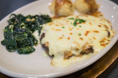 sığır eti peynirli biftek