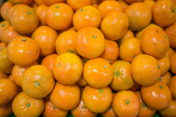 Πορτοκαλί στο στάβλο φρούτων — Φωτογραφία Αρχείου