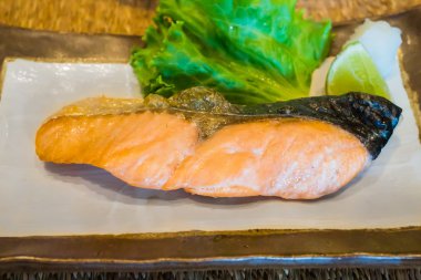 limon ve sebze tuz ızgara somon