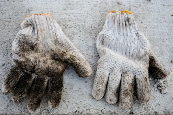 Coppia di vecchi guanti da lavoro — Foto Stock