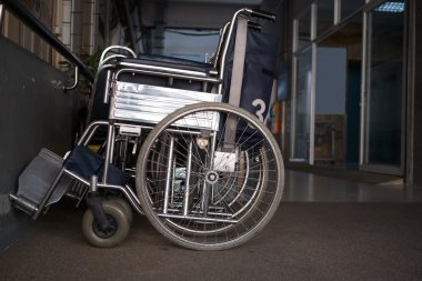 Hastanede Park tekerlekli sandalyeler 