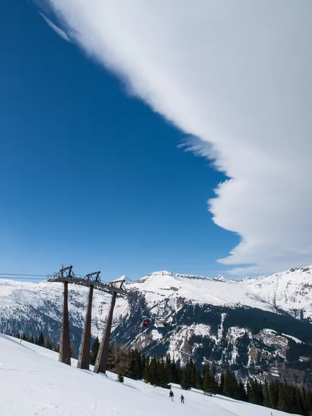 Front froid au-dessus du domaine skiable — Photo