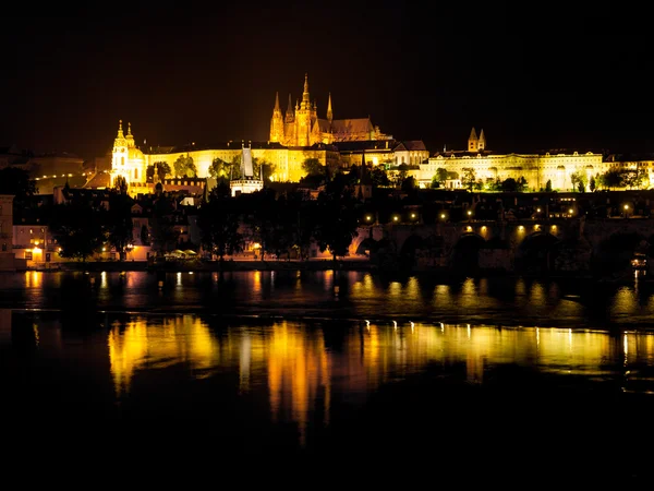 Castelo de Hradcany à noite — Fotografia de Stock