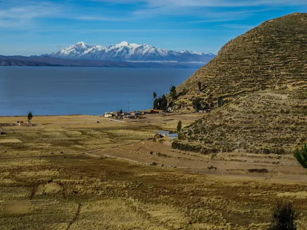 Isla del Sol and Titicaca lake — Stock Photo, Image