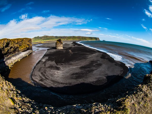 Black beach — Stock Photo, Image