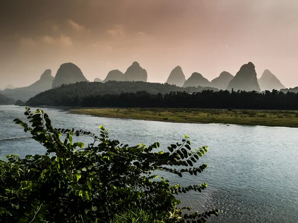 Río Li en la aldea de Yangshuo — Foto de Stock