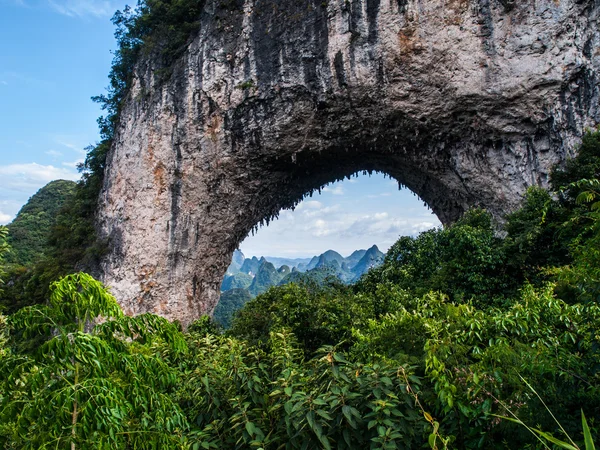 Luna colina cerca de Yangshuo — Foto de Stock