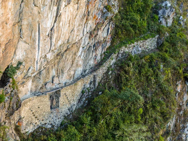 Old Inca's bridge near Machu Picchu — Stock Photo, Image