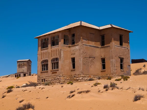 砂在废弃的房子里科尔芒斯科普鬼城 — 图库照片