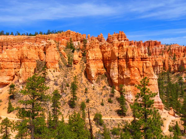 Letní obloha nad bryce canyon — Stock fotografie